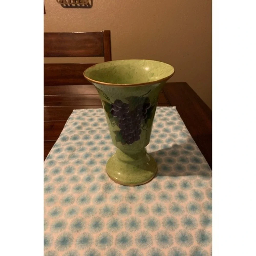 N/A ceramic pedestal